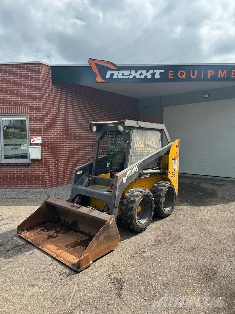 Thomas T153 Šmykom riadené nakladače