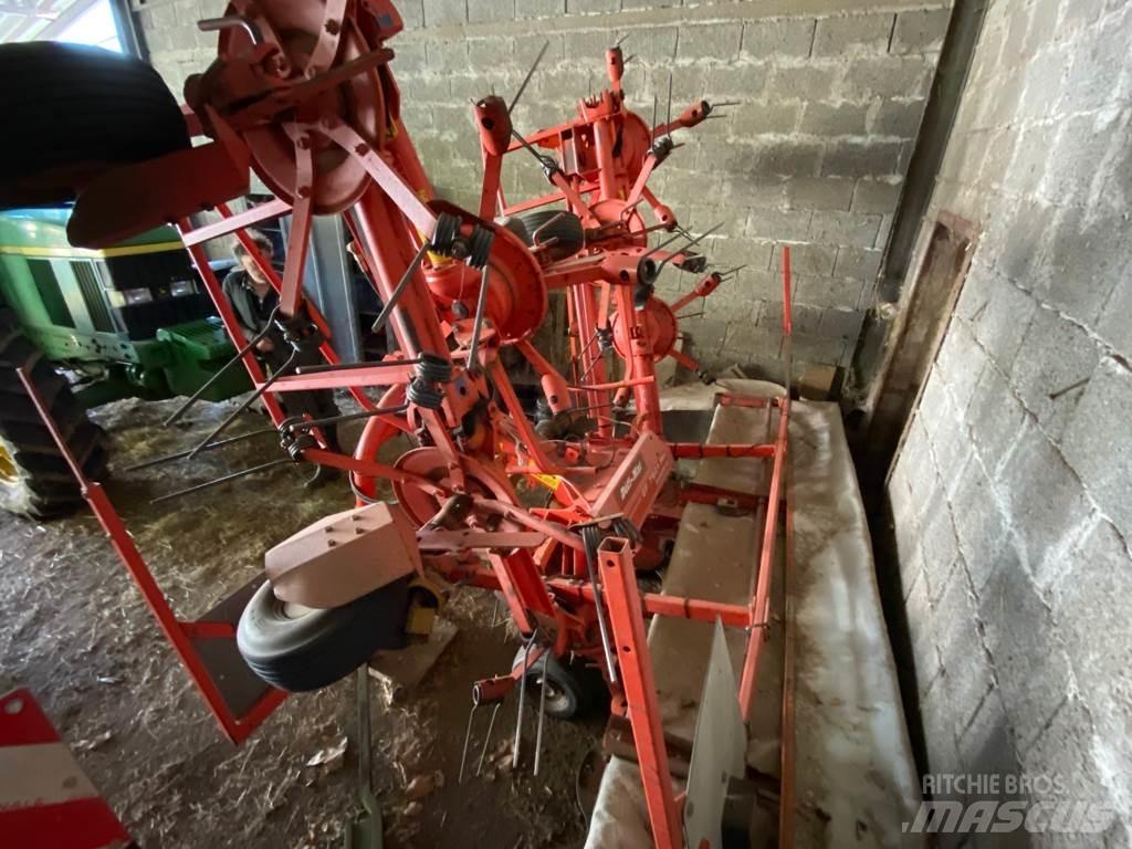 Kuhn Gf7601MH Obracače a zhrabovače sena