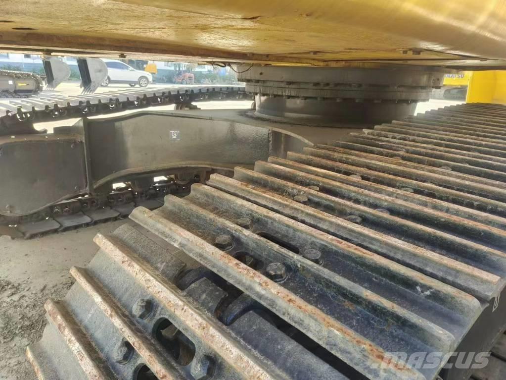 Komatsu PC 220 Pásové rýpadlá