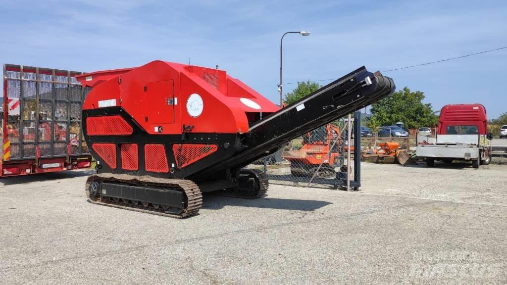 Red Rhino 7000 Mobilné drviče