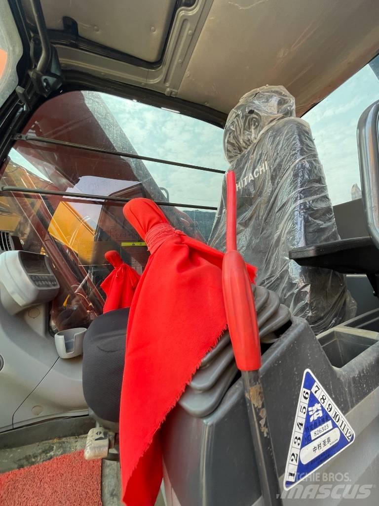 Hitachi ZX 200 Pásové rýpadlá