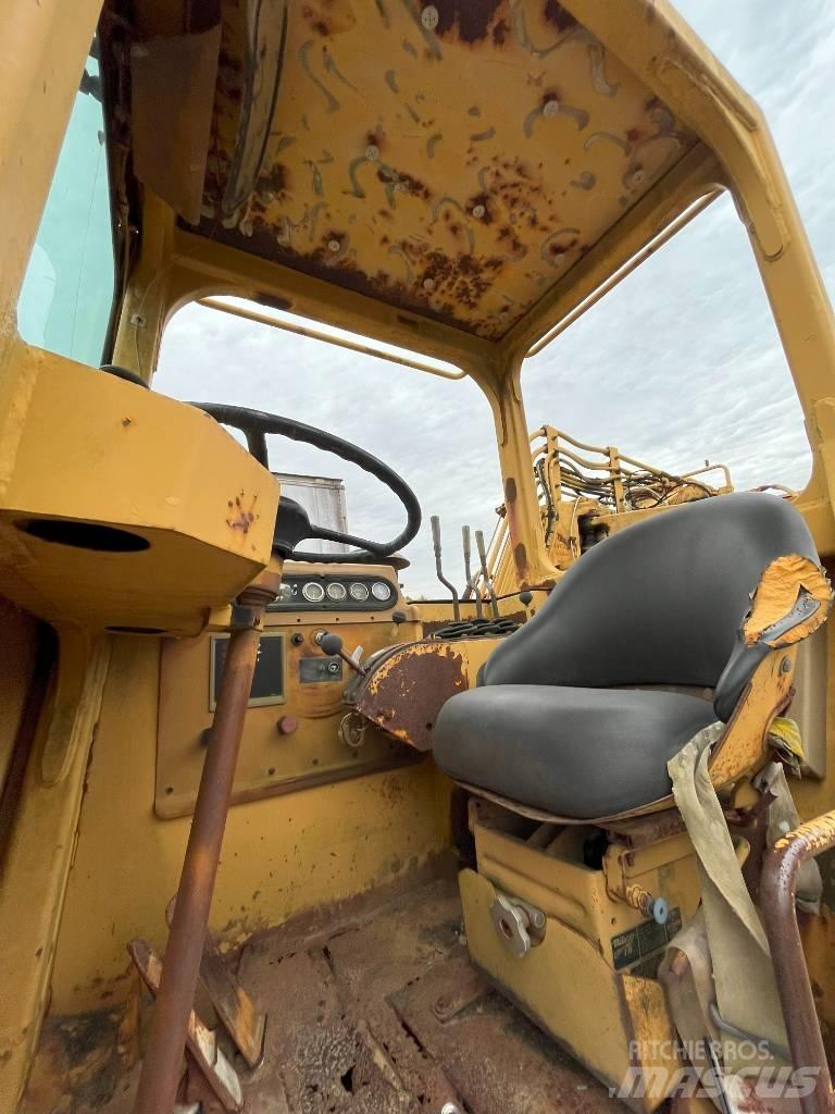 CAT 615 C Skrejpre