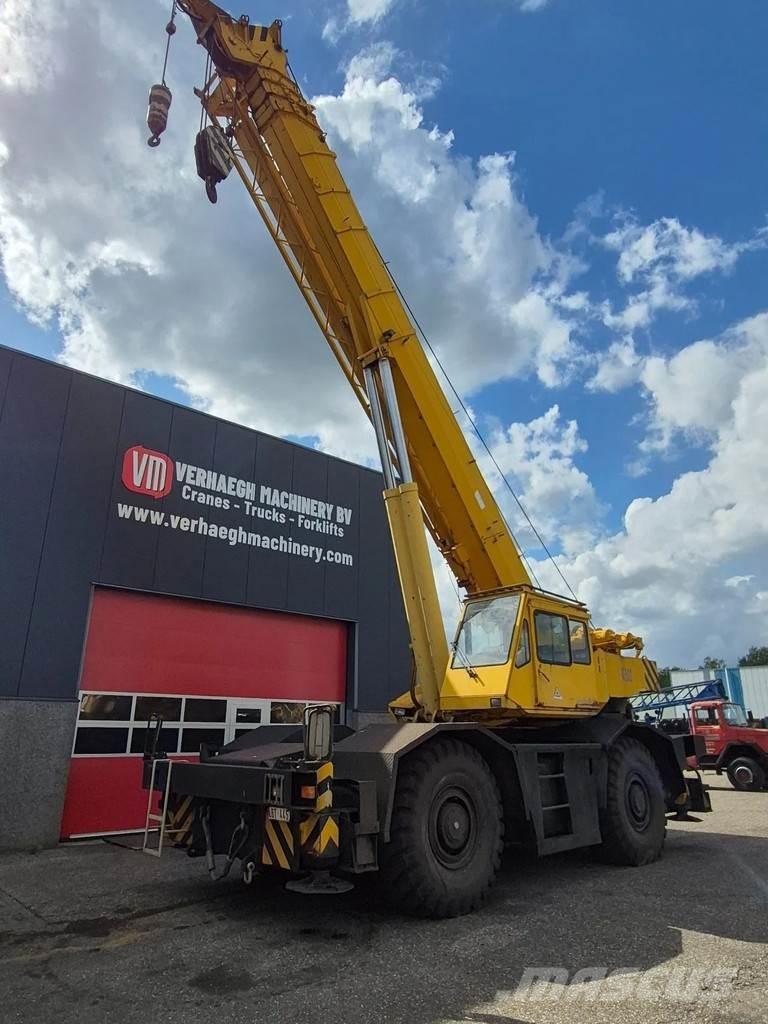 Tadano tr-400e Univerzálne terénne žeriavy