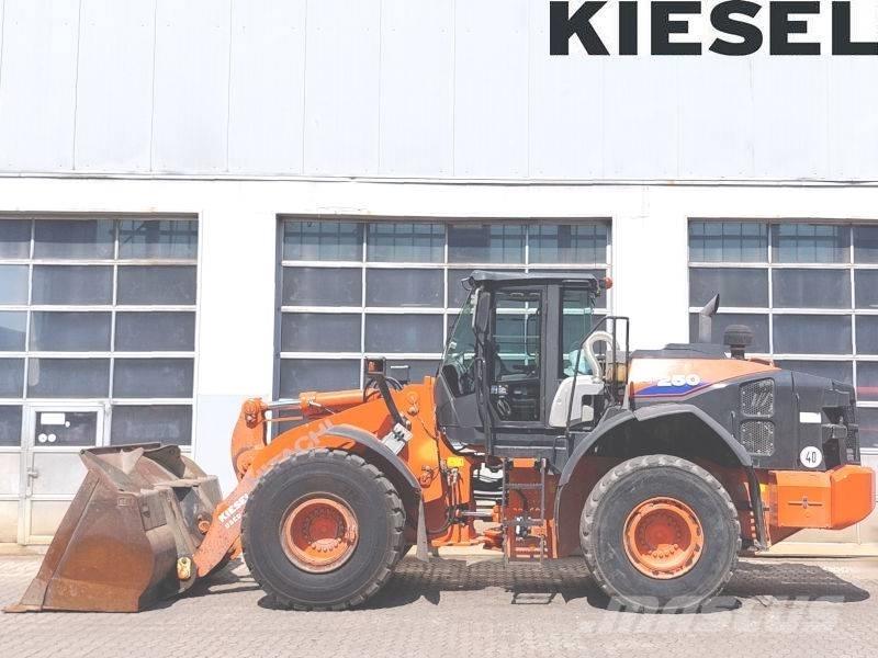 Hitachi ZW 250-6 Kolesové nakladače