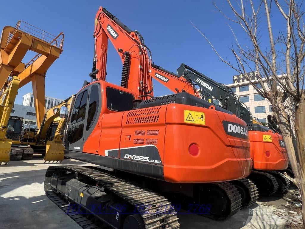 Doosan DX225 Pásové rýpadlá