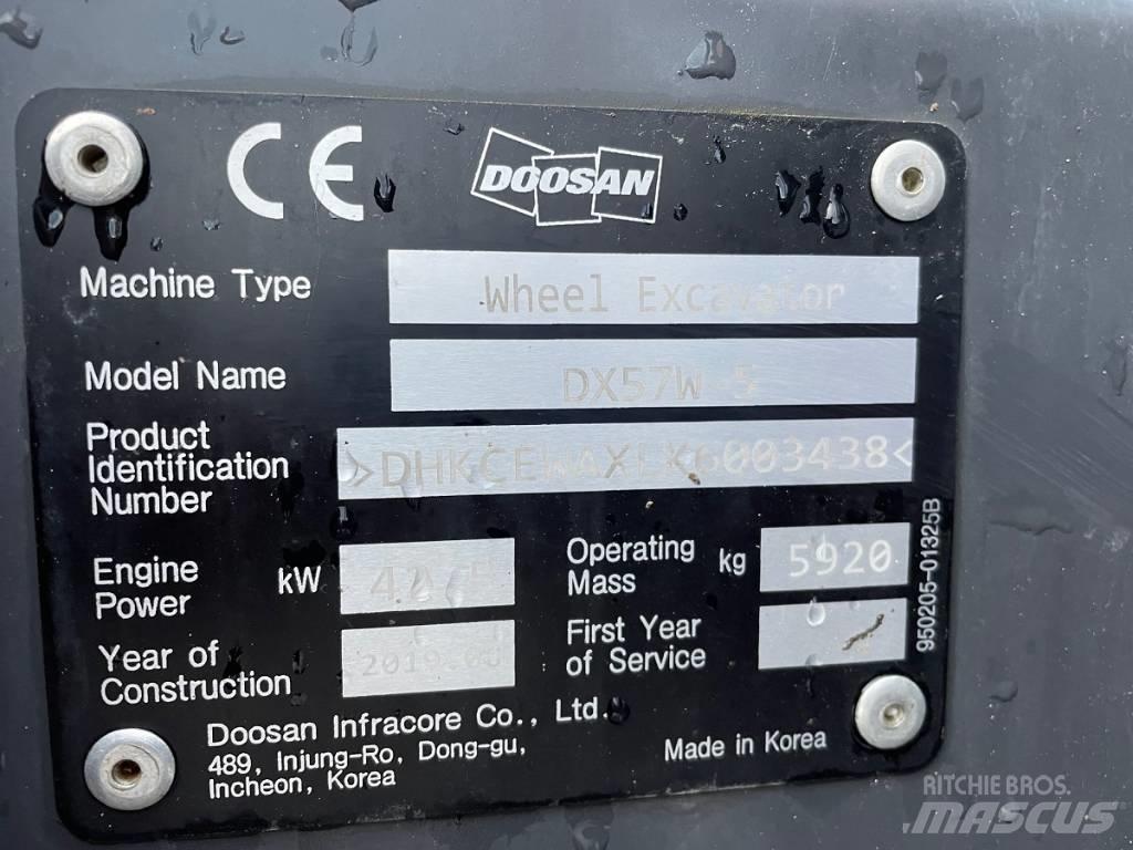 Doosan DX 57 W-5 Kolesové rýpadlá