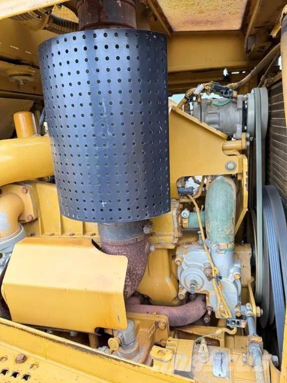 CAT D7R Pásové dozéry