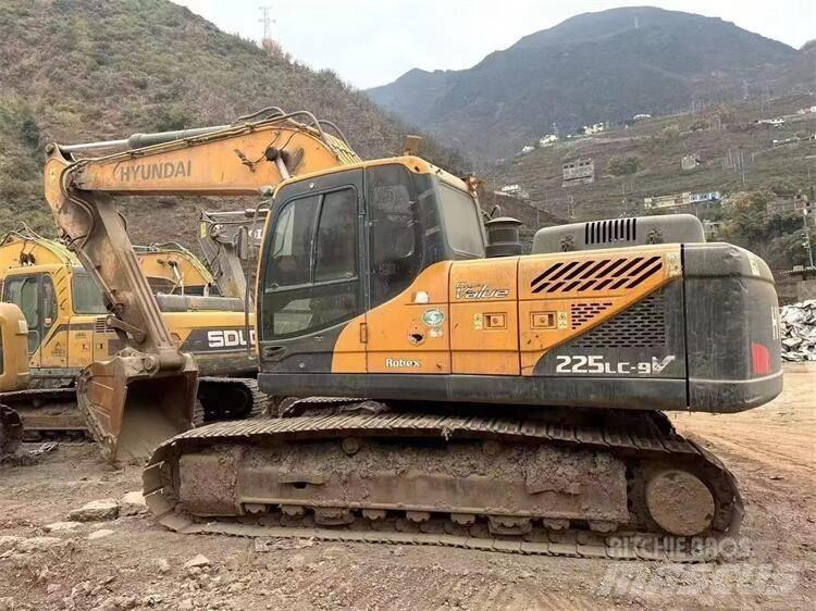 Hyundai R215VS Kolesové rýpadlá