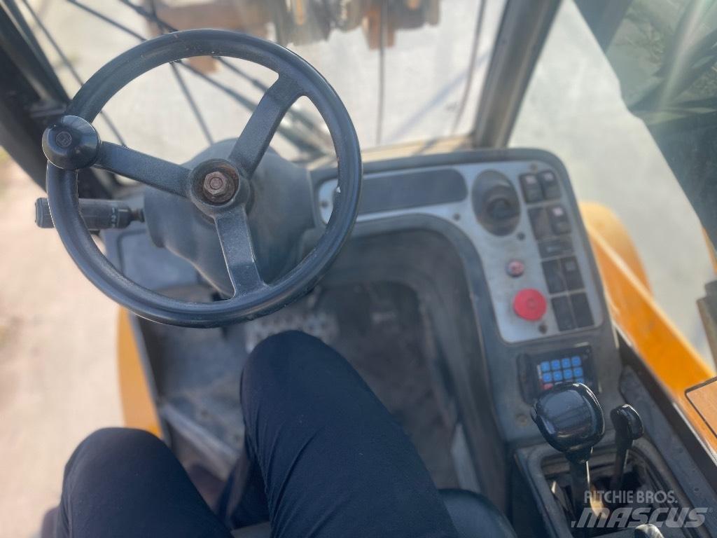 JCB TLT 30 D 4x4 Teleskopické manipulátory