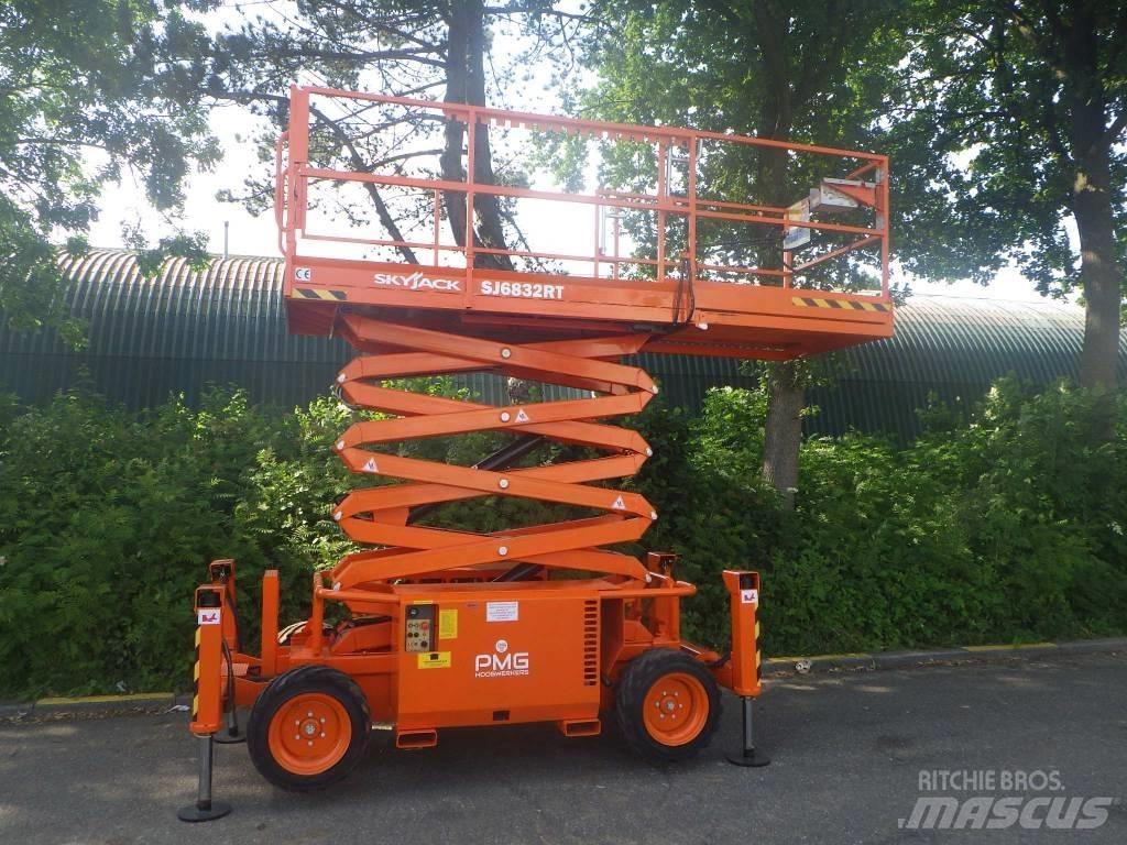 SkyJack SJ6832RT Nožnicové zdvíhacie plošiny