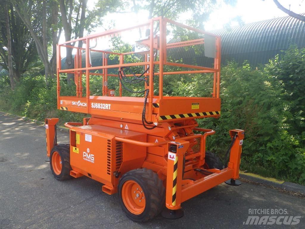 SkyJack SJ6832RT Nožnicové zdvíhacie plošiny