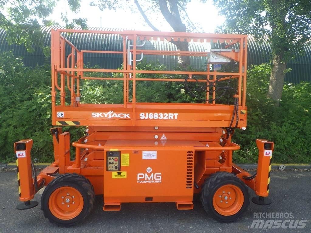 SkyJack SJ6832RT Nožnicové zdvíhacie plošiny