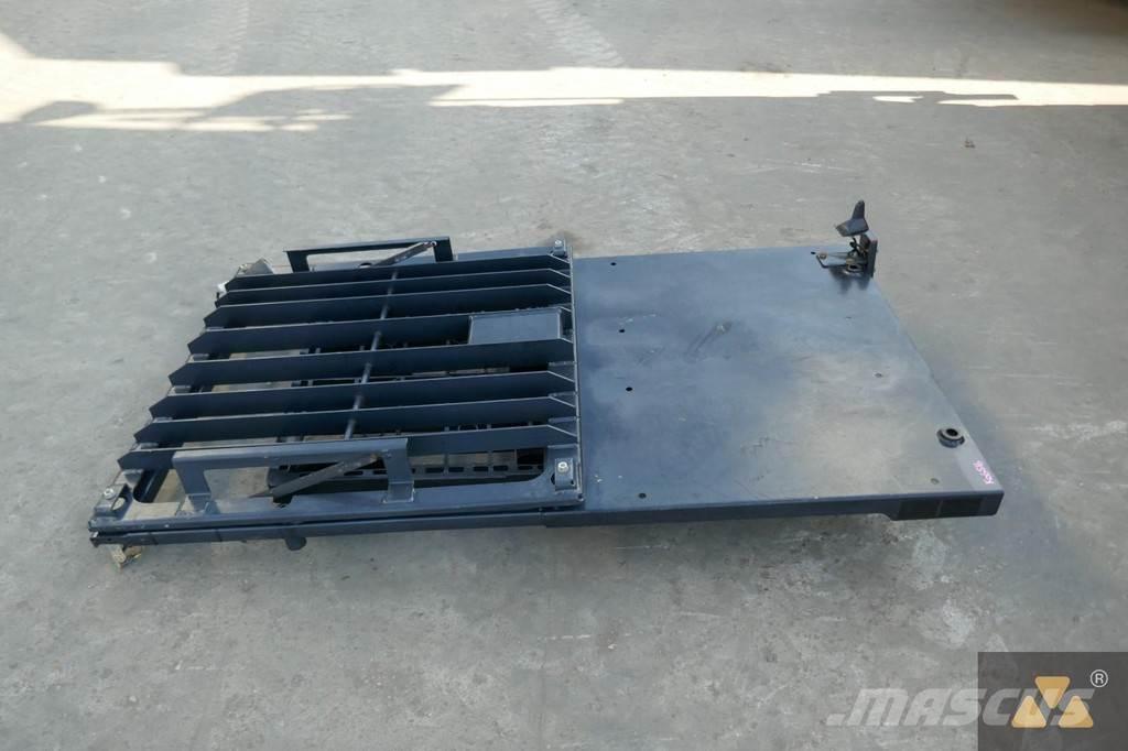 CAT 357-4102 Kabíny a interiér