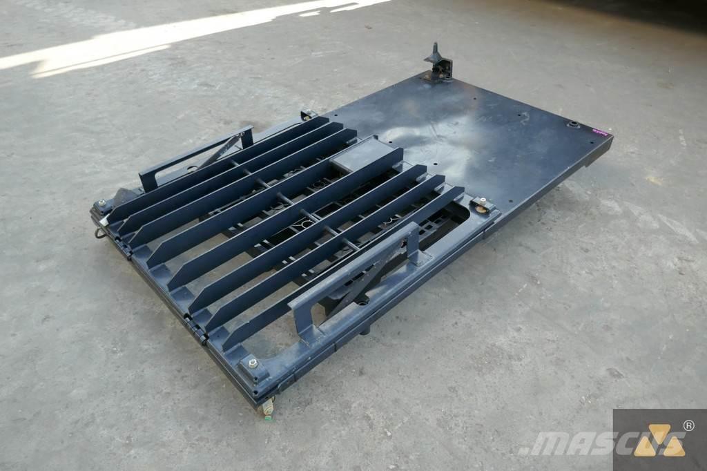 CAT 357-4102 Kabíny a interiér