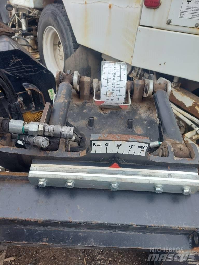 CAT PC305B Drviče asfaltu