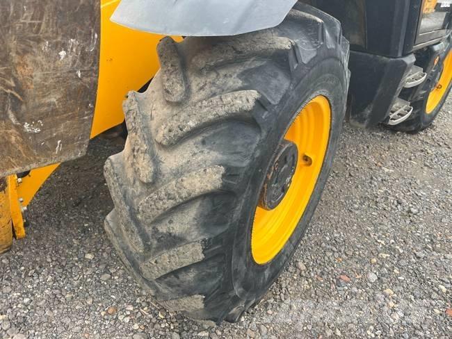 JCB 540-140 Teleskopické manipulátory