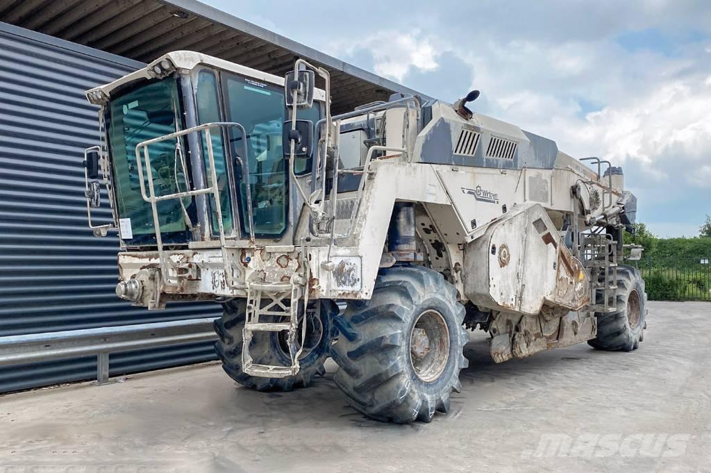 Wirtgen WR 240 Recyklovače asfaltu
