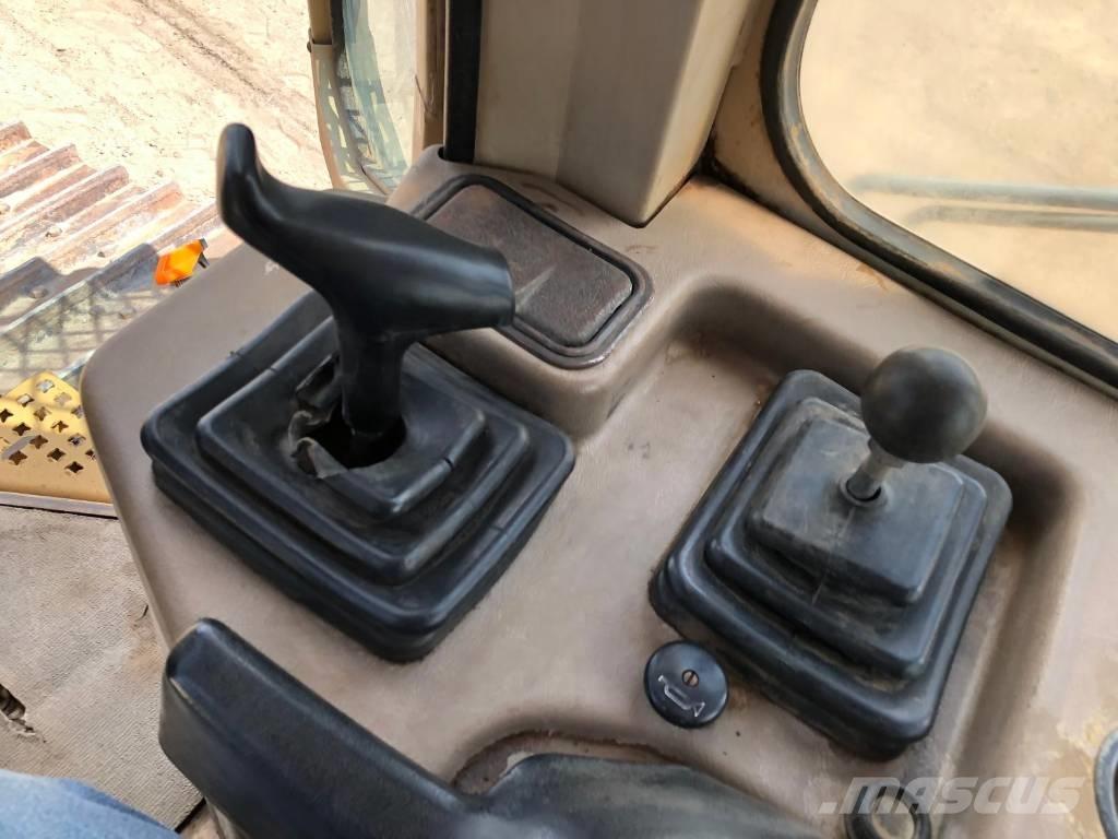 CAT D 5 M XL Pásové dozéry
