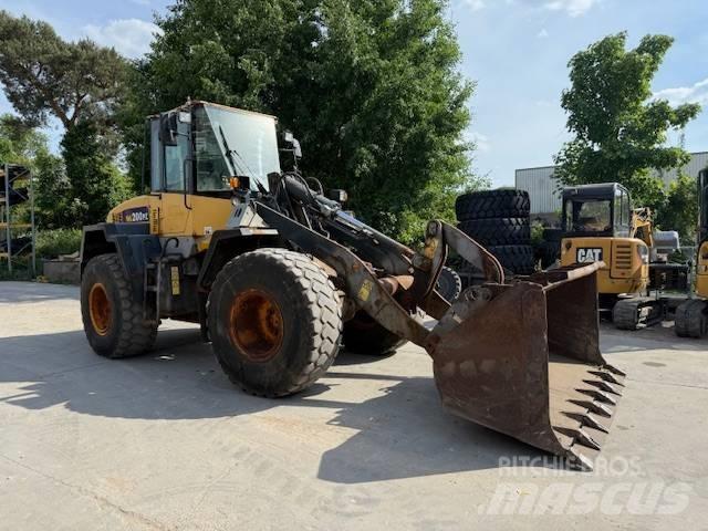 Komatsu WA 200 Kolesové nakladače