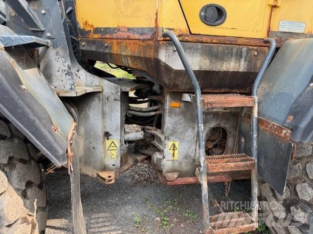 Komatsu WA 200 Kolesové nakladače