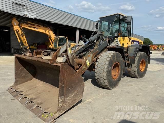 Komatsu WA 200 Kolesové nakladače