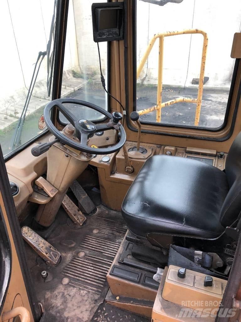 CAT 824 C Kolesové dozéry