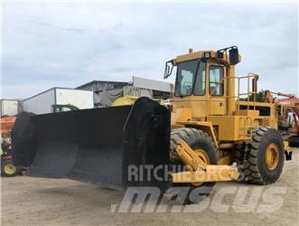 CAT 824 C Kolesové dozéry