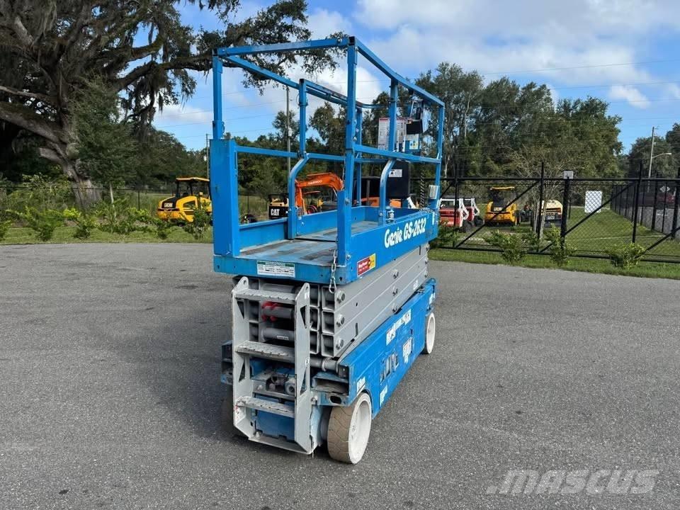 Genie GS 2632 Nožnicové zdvíhacie plošiny