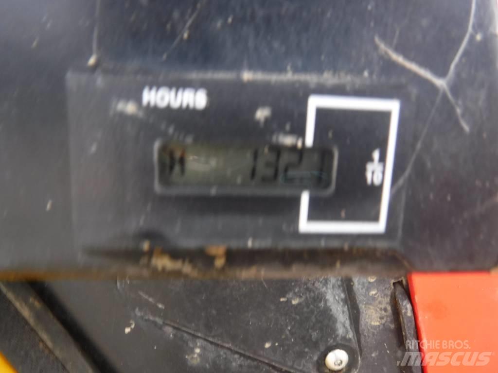 JCB HTD 05 Pásové sklápače