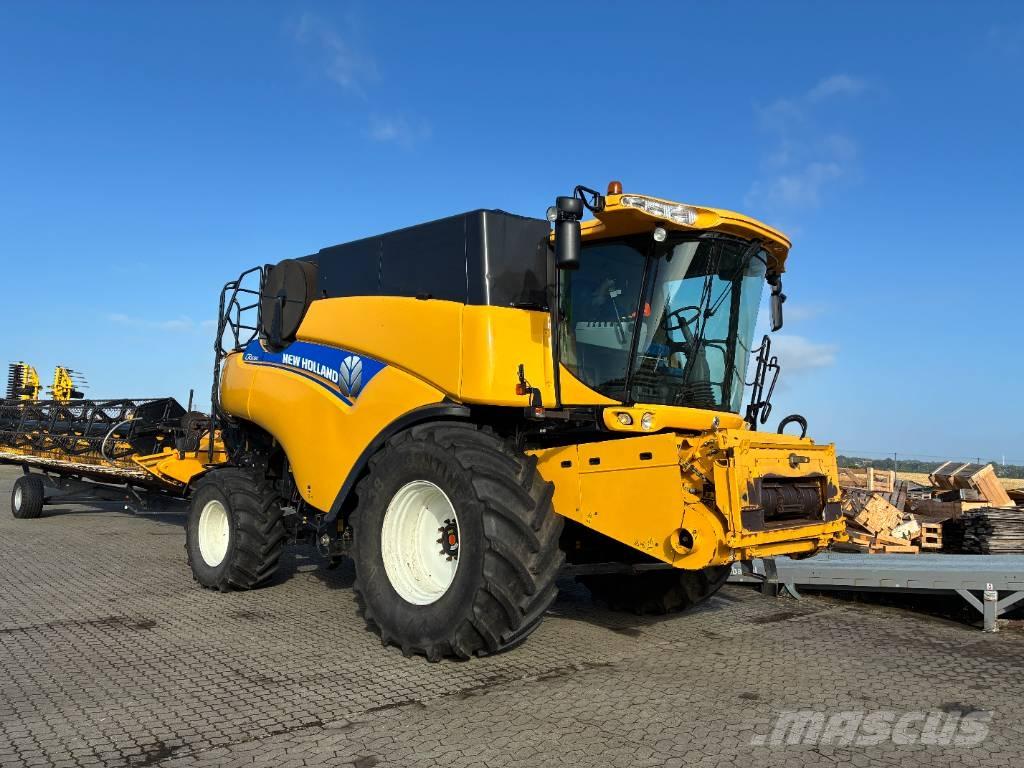 New Holland CR 9080 Kombinované zberacie stroje