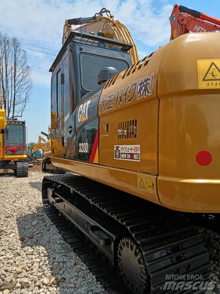 CAT 320D2 Midi rýpadlá 7 t - 12 t