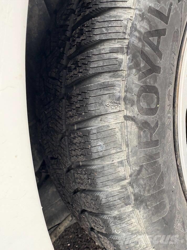 Peugeot 208 Automobily