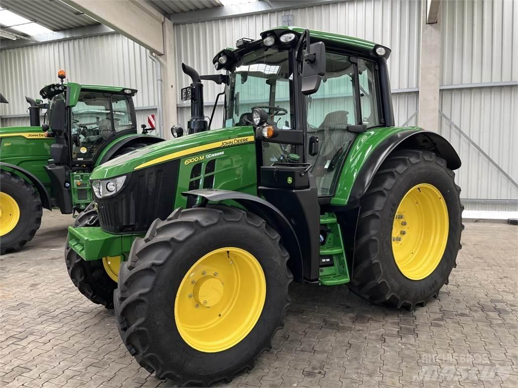 John Deere 6100M Traktory