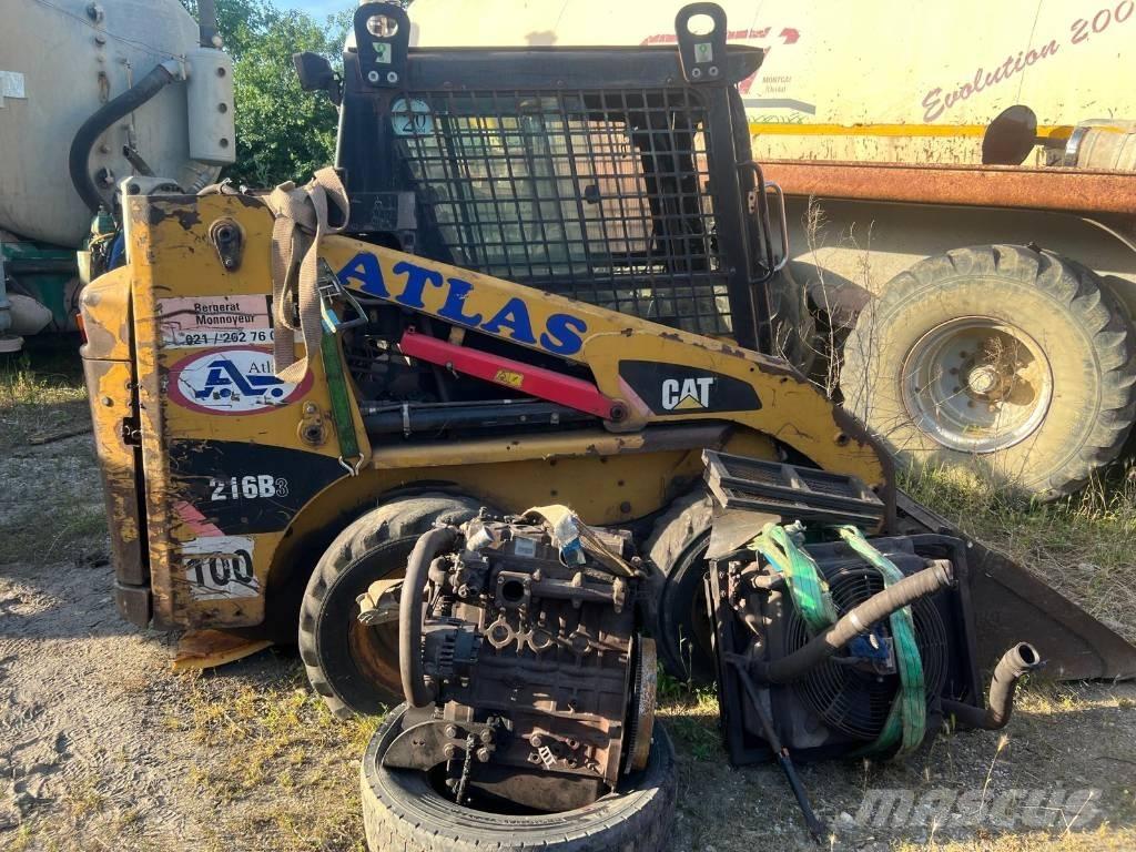 CAT 216 B 3 Výložníky a lyžice
