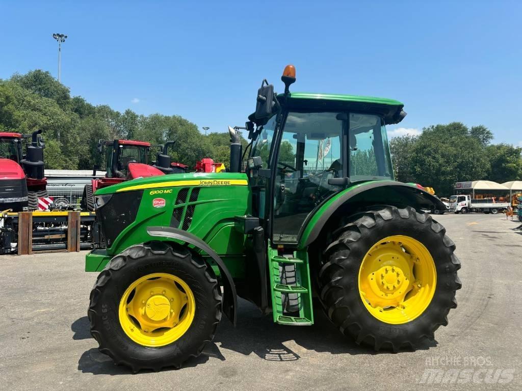 John Deere 6100 MC Traktory