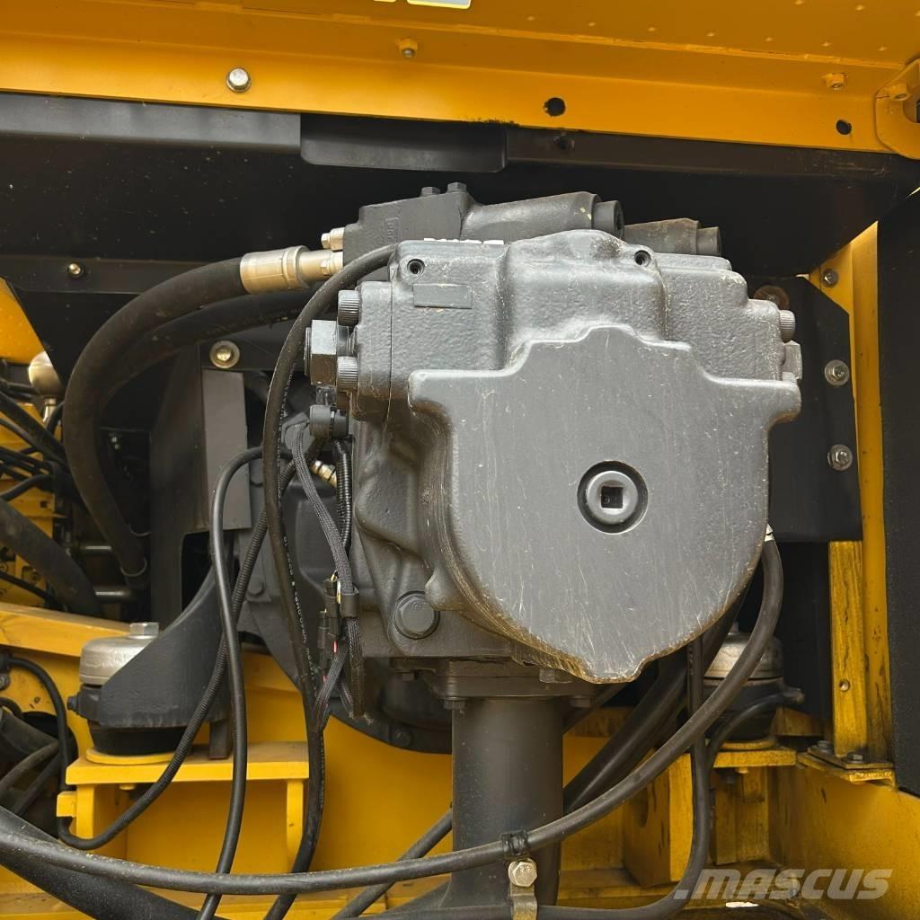 Komatsu 400-7 Pásové rýpadlá