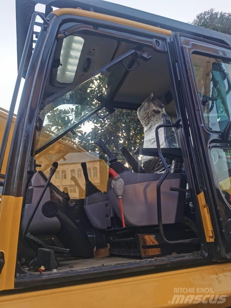 Komatsu PC 210-8 Pásové rýpadlá