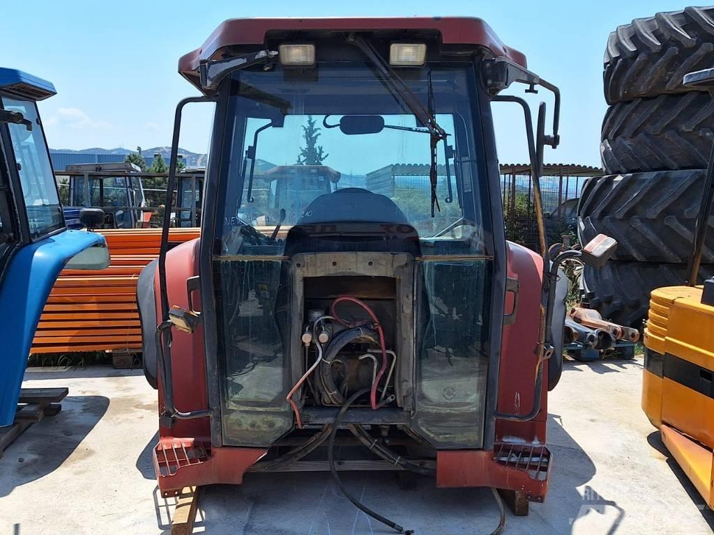 New Holland G 210 Kabíny a interiér