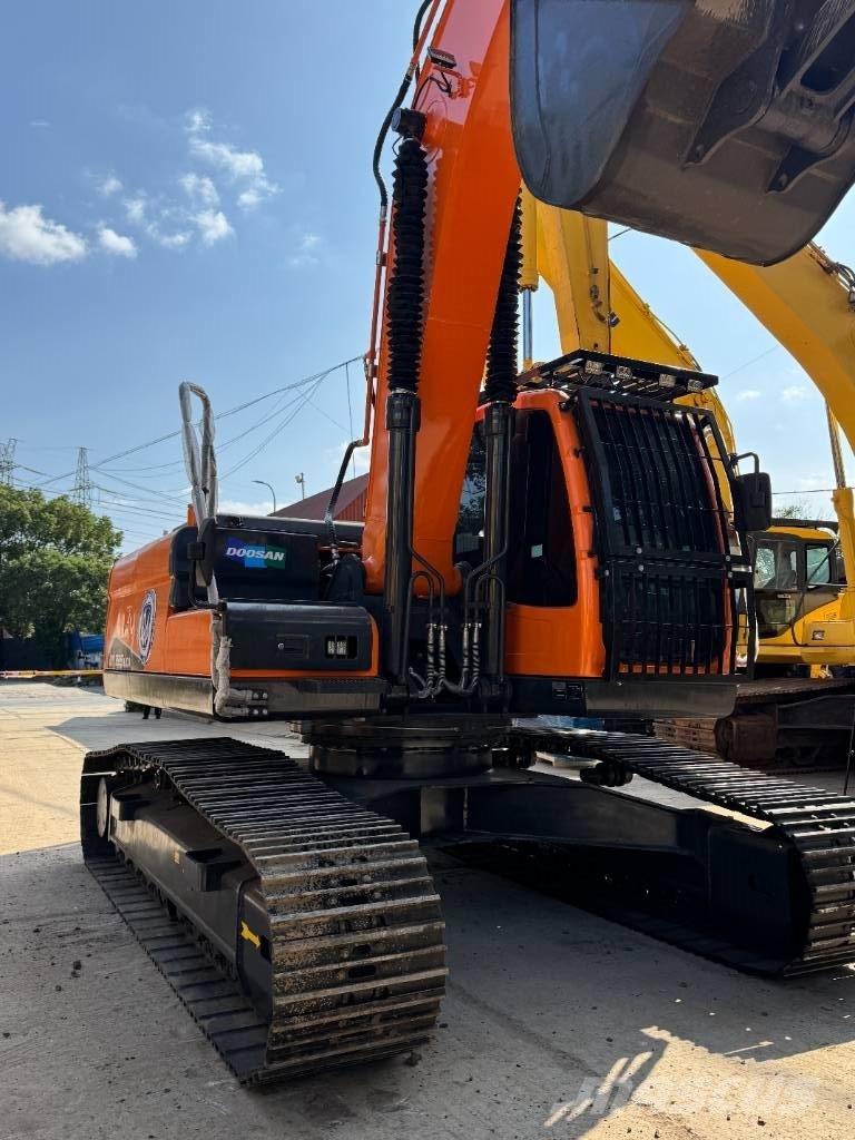Doosan DX 225 Pásové rýpadlá
