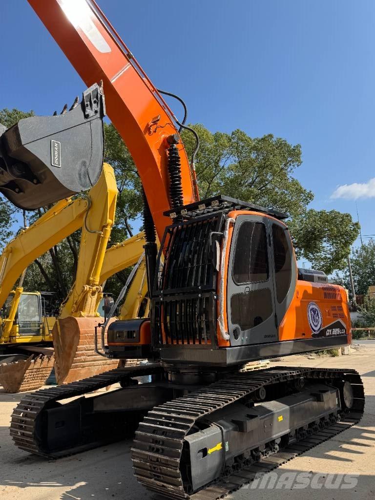 Doosan DX 225 Pásové rýpadlá