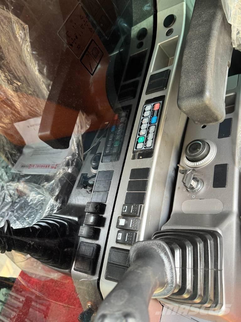 Doosan DX 225 Pásové rýpadlá