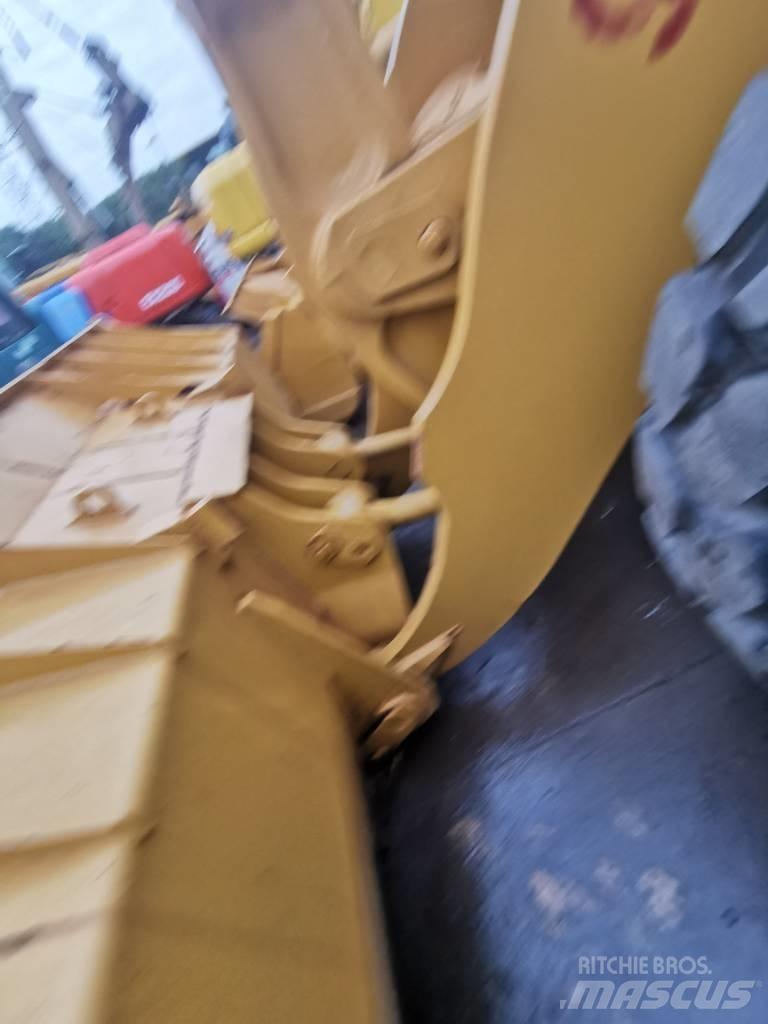 CAT 938F Kolesové nakladače
