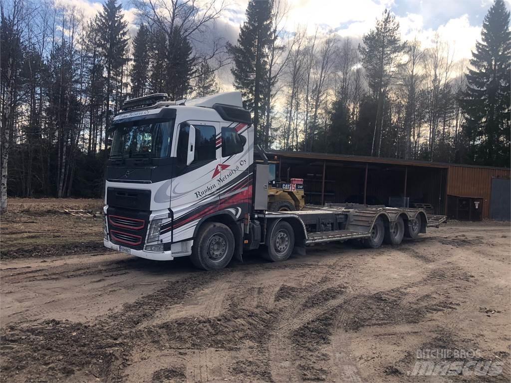 Volvo FH13 Nákladné automobily na prepravu lesných strojov