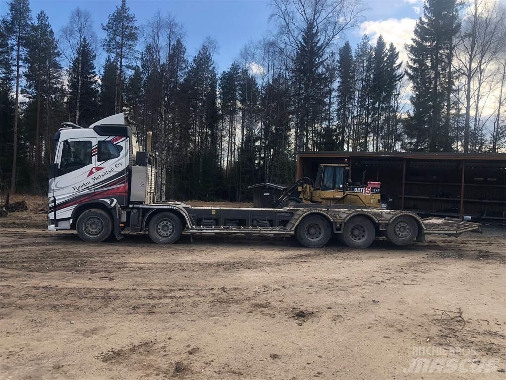 Volvo FH13 Nákladné automobily na prepravu lesných strojov