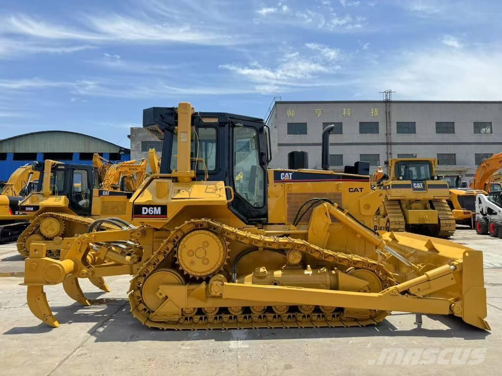 CAT D 6 M Pásové dozéry