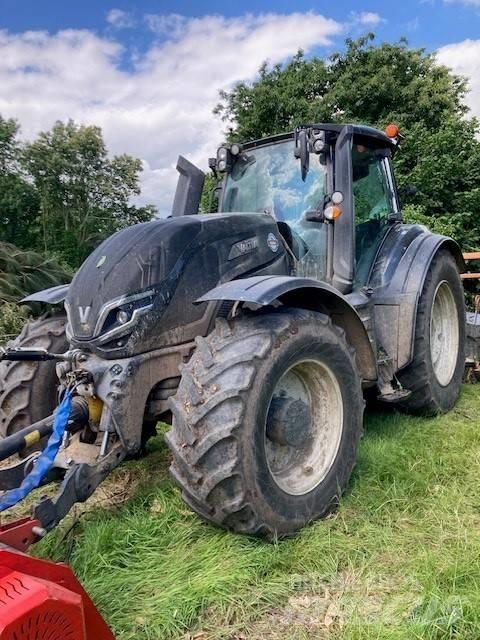 Valtra T235V Traktory