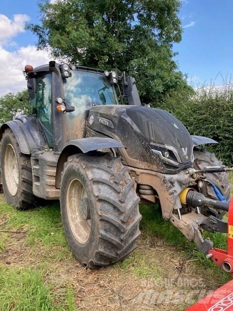 Valtra T235V Traktory