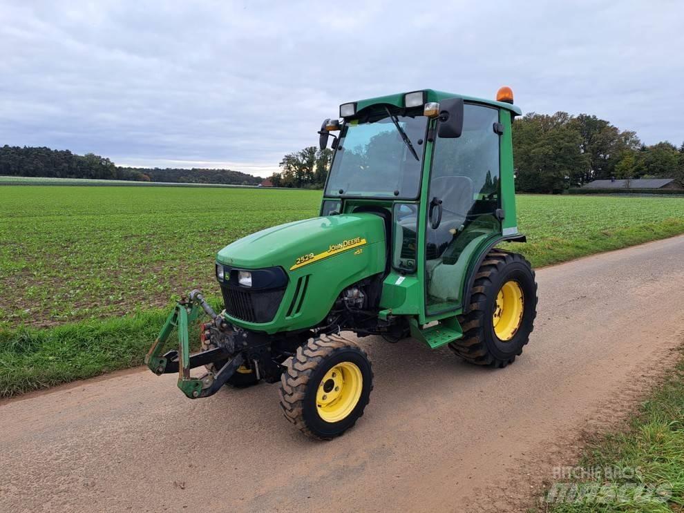 John Deere 2520 Kompaktné traktory