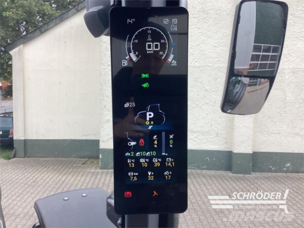 Valtra Q 305 Traktory