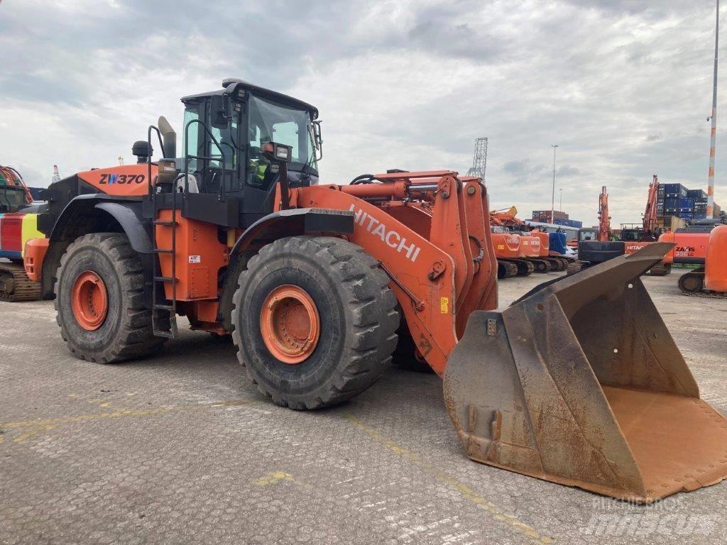 Hitachi ZW370-5B Kolesové nakladače